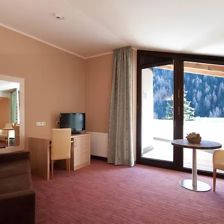 Rosa Canina Superior St. Anton am Arlberg