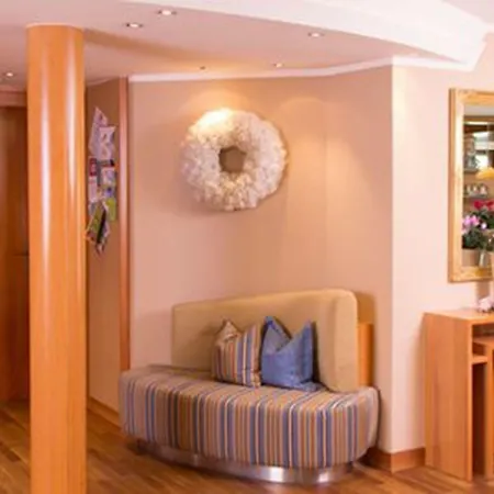 Rosa Canina Superior St. Anton am Arlberg