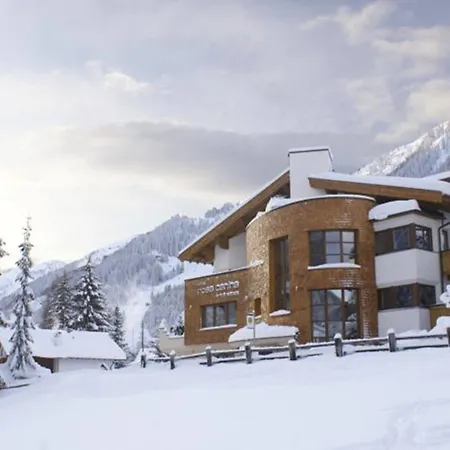 Rosa Canina Superior Hotel 3*