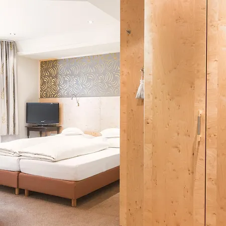 Rosa Canina Superior St. Anton am Arlberg