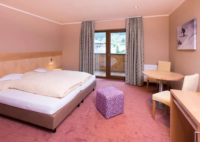 מלון Rosa Canina Superior 3*